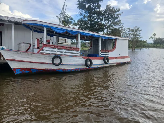 Barco de  11,80 por 3,20 de boca