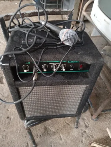 VENDO UMA CAIXA DE SO (CUBO) GUIRARRA OU BAIXO