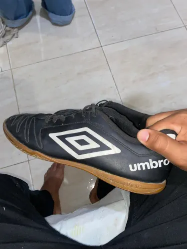 Chuteira umbro