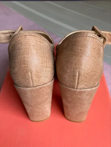 Sandália Luiza Barcelos R$70,00