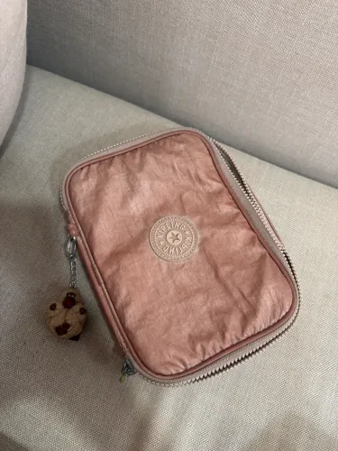estojo da kipling rose gold