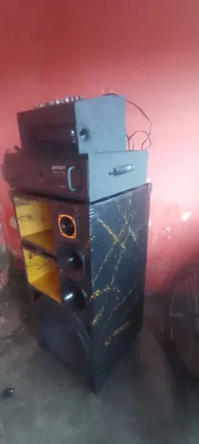 Caixa trio Bob com amplificador e mesa de som