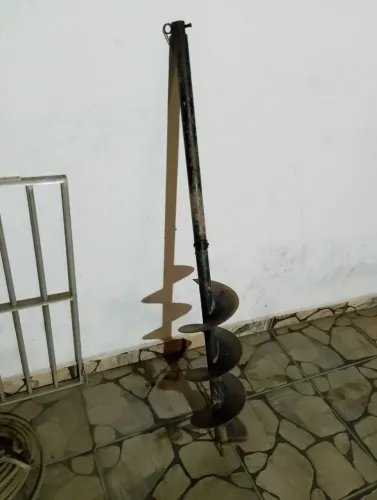 Perfurador de solo