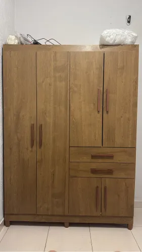 Vendo guarda-roupa novo usado apenas 2 meses