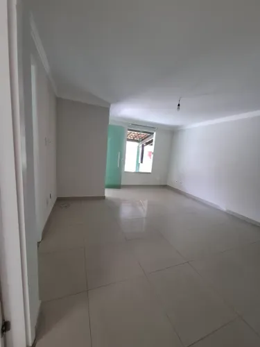 Térrea para aluguel tem 70 metros quadrados com 3 quartos em SIM - Feira de Santana - BA