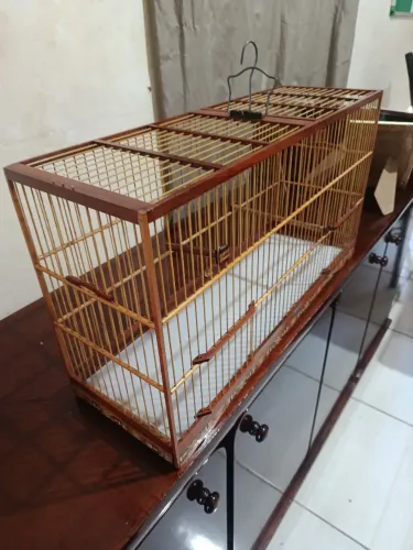 Gaiola Voadora Madeira Nobre Imbuía 33x60x20cm Pouquíssimo Uso Praticamente Nova