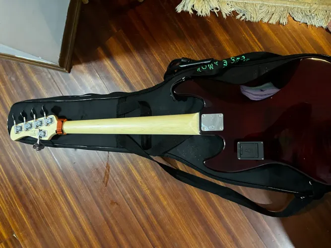Contrabaixo 5 cordas Sire Marcus Miller V7 Alder 2nd Gen Tobacco Sunburst