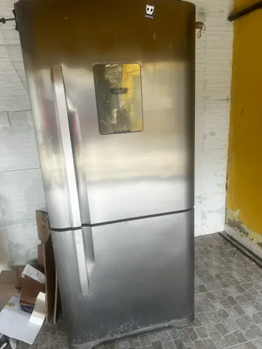 GELADEIRA ELECTROLUX 598 litros