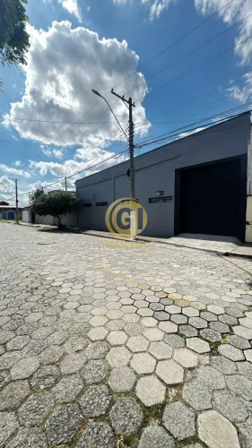 Galpão para alugar em Jacareí 500m² Jardim Santa Maria perto da Dutra com escritório pé di