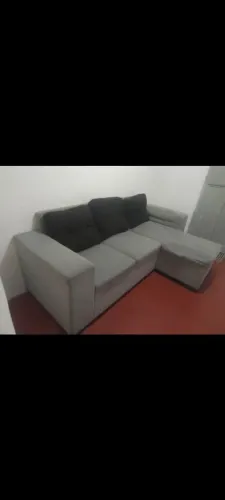 Sofá três lugares mais almofadas 