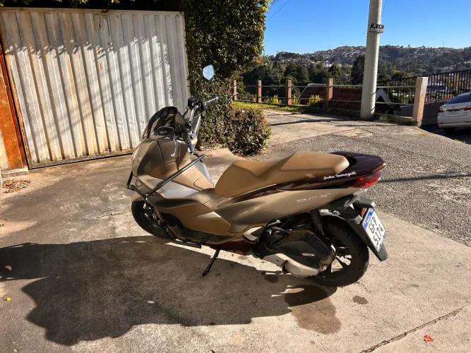 Pcx dlx 2022