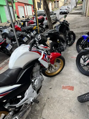 Vendo cb300 capitão América