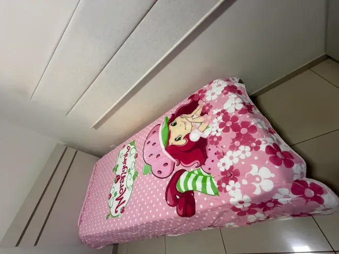 Edredons finos tipo colcha infantil/ moranguinho e barbie