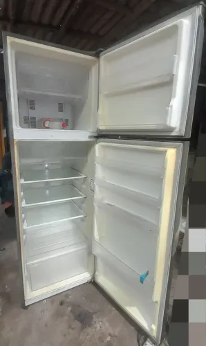 Geladeira Panasonic gelo seco bem conservada