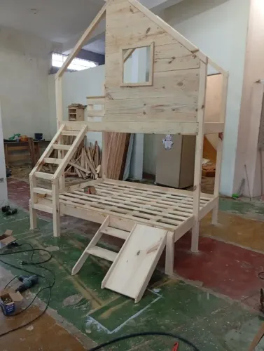 Bicama sendo 1 cama de casal e uma de solteiro casinha