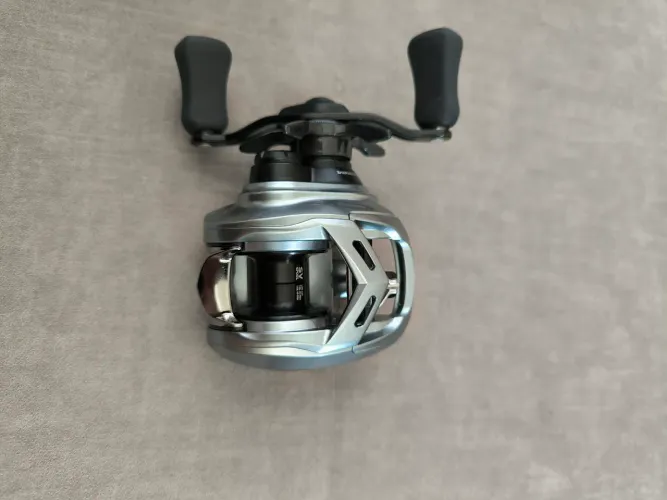 Carretilha Daiwa Alphas SV TW 800 XHL