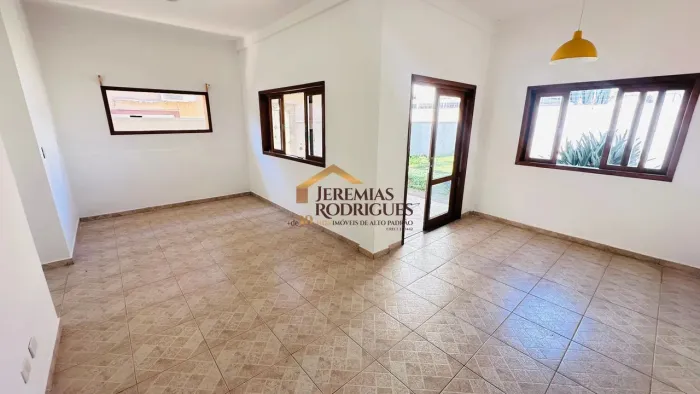 Casa para locação no Condomínio Real Ville em Pindamonhangaba/SP.