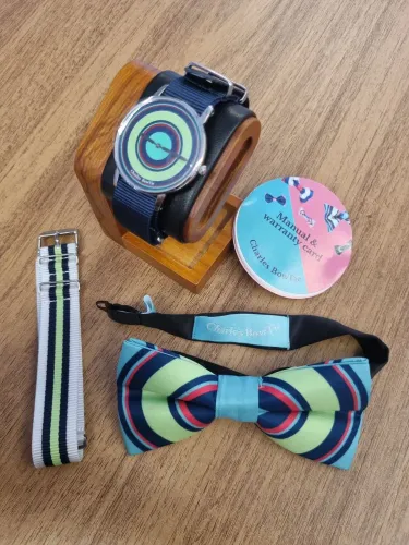 Kit de Relógio à Quartzo "Rainbow" + Gravata Borboleta Combinando da Charles Bowtie