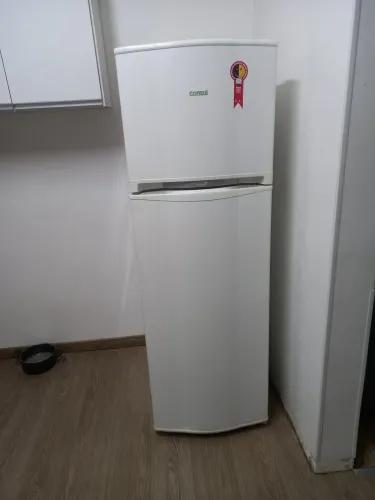 Vende-se geladeira usada R$1800