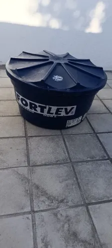 Caixa d'Água Fortlev 500 Litros com Tampa - Excelente Estado