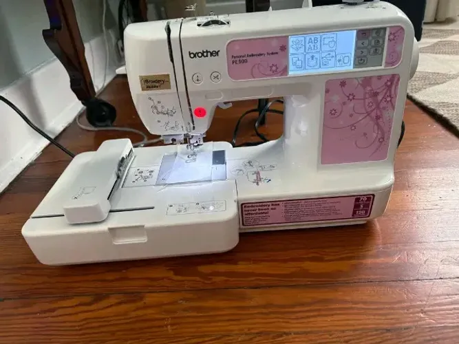 Máquina de bordado Brother pe500 usada