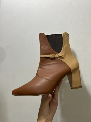 Bota feminina marrom salto número 41