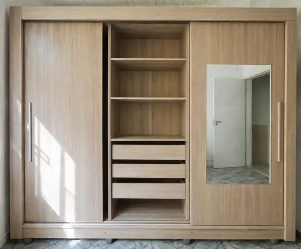 Guarda-roupa casal grande - 2,02m - portas de correr com espelho - R$500 