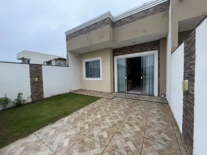 Excelente residência a três quadras do mar!!! Mobiliada!!! No Nereidas!!!