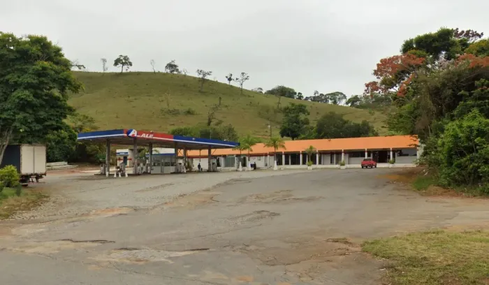 Posto de combustíveis com 7000m², às margens da MGC-267, no Aguapé - Cambuquira - MG