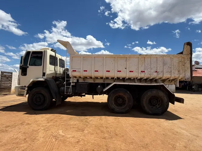 Caminhão Basculante FORD CARGO 2628.