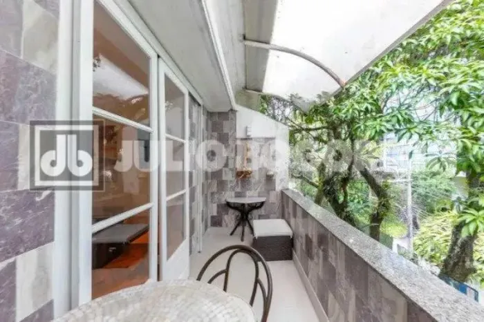 Apartamento : / Varanda / Mobiliado / Residencial / Leblon