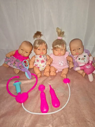 Kit 4Bonecas Mini Bebês + Acessórios Barato