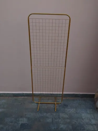 BIOMBO/PAINEL DE CHÃO DOURADO - SEMINOVO, USADO APENAS UMA VEZ