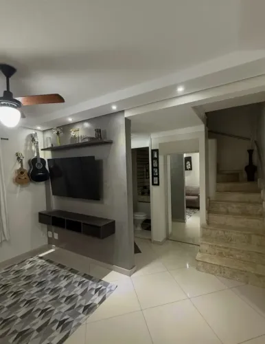 Casa em Condomínio à Venda em Hortolândia-SP, Bairro Jardim Interlagos: 3 Quartos, 2 Salas