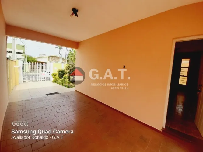 Casa para locação em Sorocaba-SP, Jardim Simus, 3 quartos, 2 salas, 2 banheiros, 2 vagas d