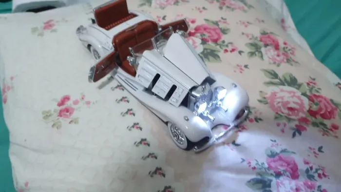 Carrinho de miniatura Antigo