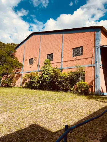 Excelente Galpão no Centro de Itapevi com 6.300 m² de terreno e galpão de 1.823 m²- Itapev