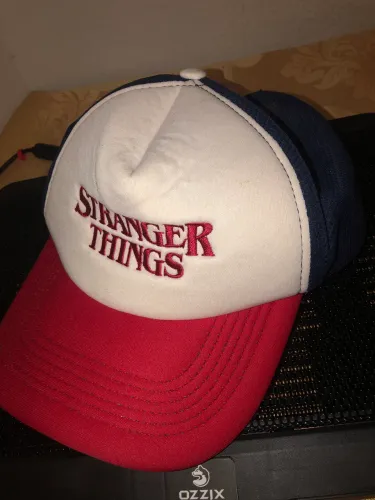 Boné Stranger Things Piticas