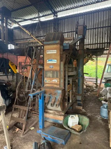 Vendo máquina de beneficiar café 200@
