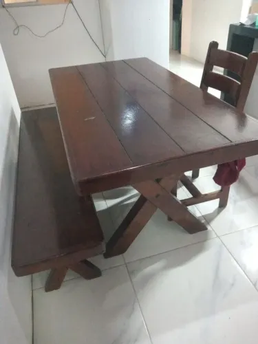 MESA E BANCO EM MADEIRA MACIÇA