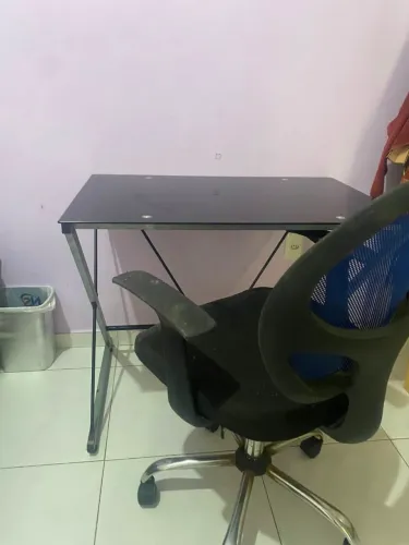 CADEIRA E MESA ESCRITÓRIO