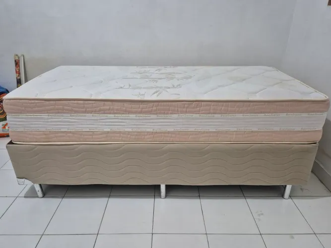 Cama box (base + colchão)