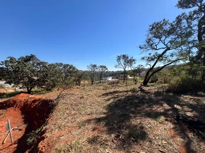 Lote Residencial com Vista - 525m² no Pomar da Lagoa, Rua Tranquila