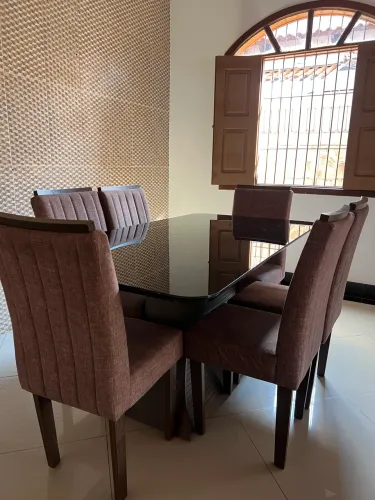 Mesa com 6 cadeiras