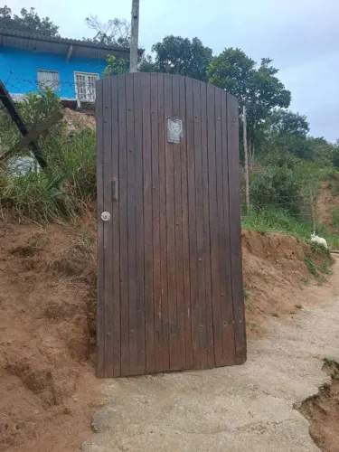 Portão de madeira