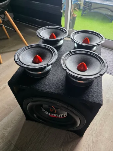 Kit Caixa com Subwoofer Tormento 12" de 350rms mais 4 falantes de 6" médio grave de 200rms