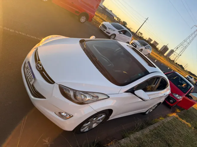 Hyundai Elantra GLS 1.8 16V Aut. 2013