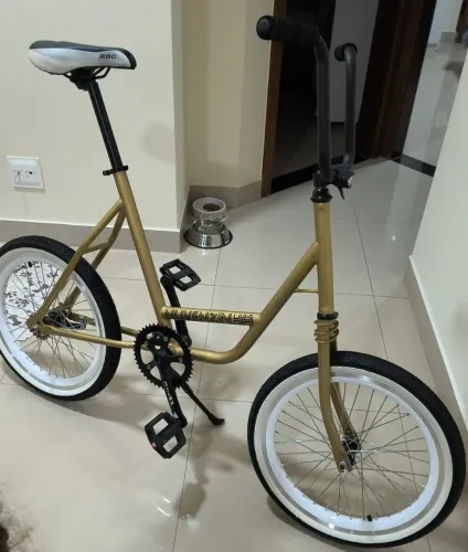 Bicicleta nuvenzinha aro 20 zerada motei e não tô usando.
