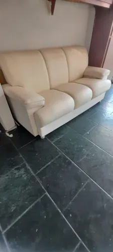 Sofá 3 Lugares em excelente estado e conforto e elegância