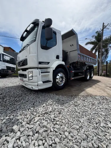 Caminhão Truck bascula vm 270 ano 2013 79 mil km 